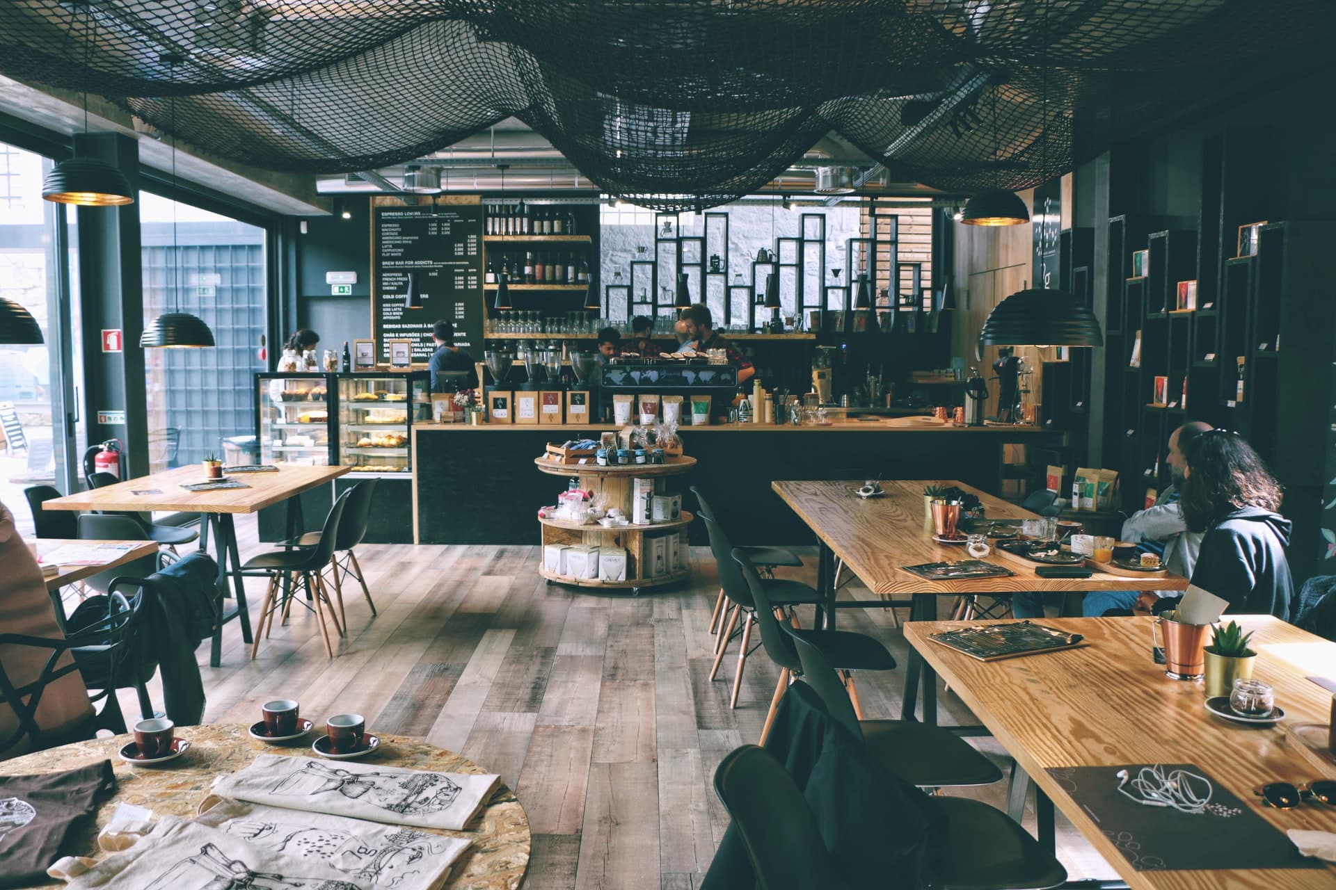 Find de rette borde til jeres café